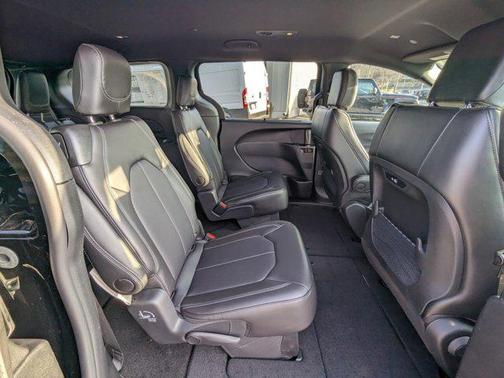 2025 Chrysler Pacifica L