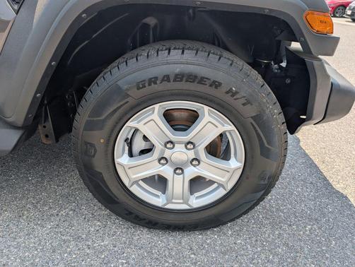 Granite Crystal Metallic Clearcoat 2023 Jeep Wrangler Sport S