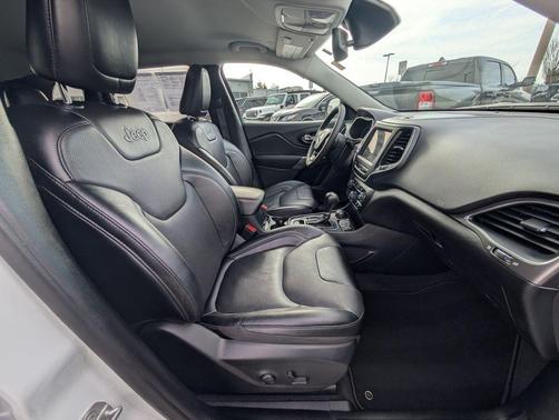 2022 Jeep Cherokee Latitude Lux