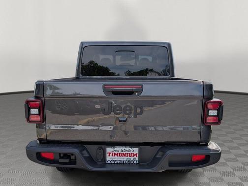 Granite Crystal Metallic Clearcoat 2026 Jeep Gladiator Sport S