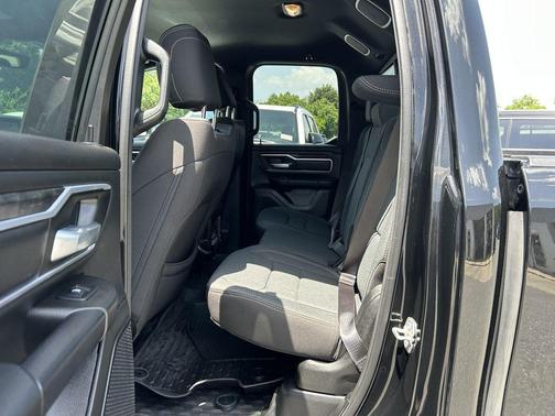 Diamond Black Crystal Pearlcoat 2023 RAM 1500 Big Horn/Lone Star