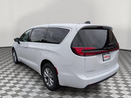 White 2027 Chrysler Pacifica L