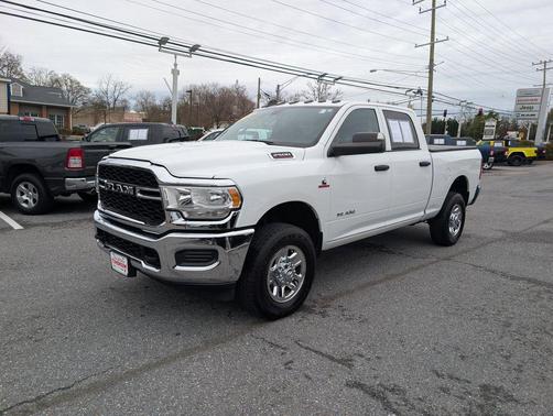 Bright White Clearcoat 2022 RAM 2500 Tradesman Crew Cab 4x4 6'4' Box