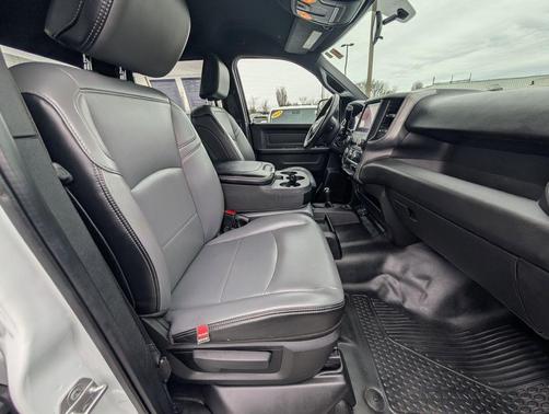 Bright White Clearcoat 2022 RAM 2500 Tradesman Crew Cab 4x4 6'4' Box