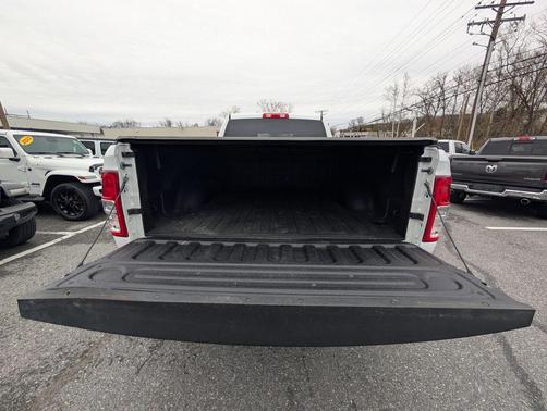 Bright White Clearcoat 2022 RAM 2500 Tradesman Crew Cab 4x4 6'4' Box