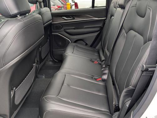 Bright White Clearcoat 2026 Jeep Grand Cherokee Limited