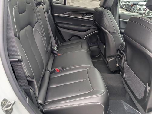 Bright White Clearcoat 2026 Jeep Grand Cherokee Limited