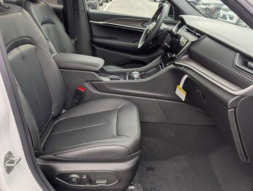 Bright White Clearcoat 2026 Jeep Grand Cherokee Limited