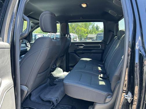 Diamond Black Crystal Pearlcoat 2023 RAM 1500 Big Horn/Lone Star