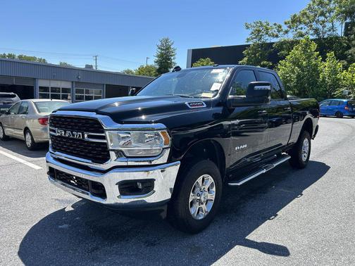 Diamond Black 2024 RAM 2500 Big Horn Crew Cab 4x4 6'4' Box