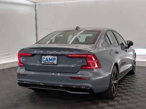 2024 Volvo S60 B5 Plus Dark Theme