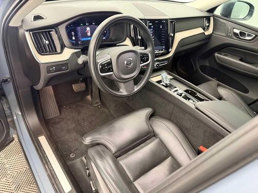 2022 Volvo XC60 B5 Inscription