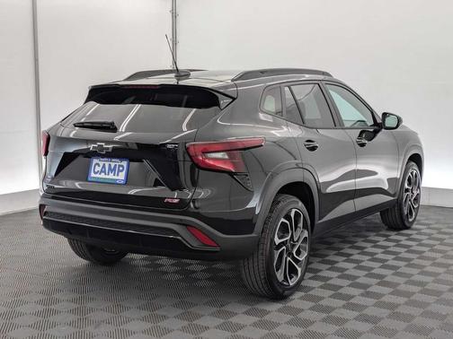Mosaic Black Metallic 2026 Chevrolet Trax FWD 2RS