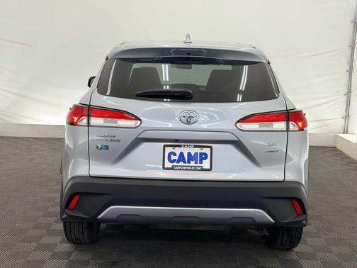 2024 Toyota Corolla Cross LE