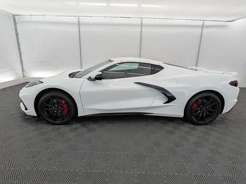 Arctic White 2023 Chevrolet Corvette Stingray w/2LT