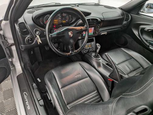 2002 Porsche 911 Carrera 4 (M6)