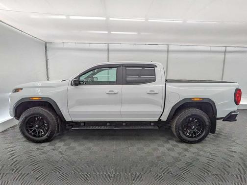 Summit White 2024 GMC Canyon AT4