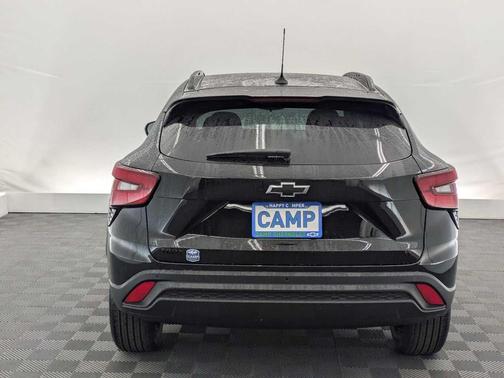 Mosaic Black Metallic 2026 Chevrolet Trax LT