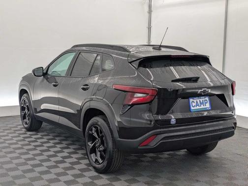 Mosaic Black Metallic 2026 Chevrolet Trax LT