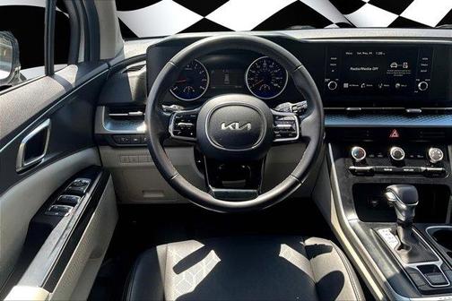 2023 Kia Carnival LX