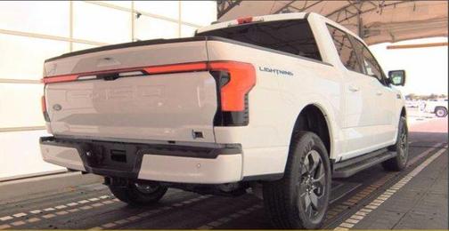 2025 Ford F-150 Lightning LARIAT