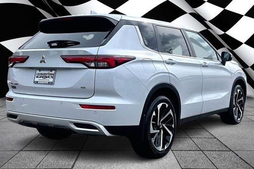 2023 Mitsubishi Outlander SE