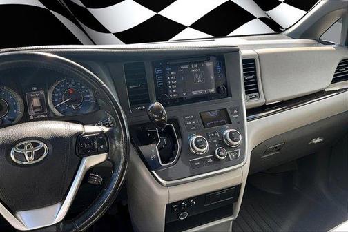 2017 Toyota Sienna XLE