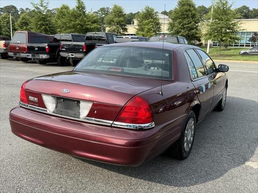 2005 Ford Crown Victoria Base