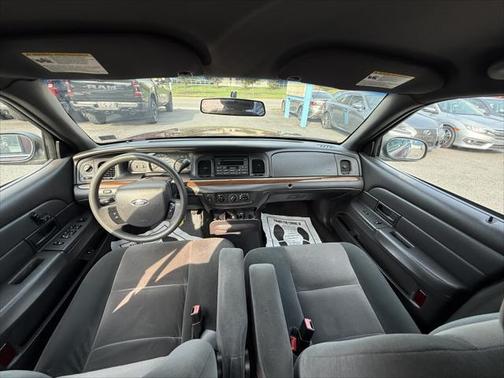 2005 Ford Crown Victoria Base