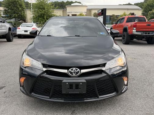 Midnight Black Metallic 2017 Toyota Camry SE