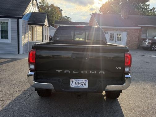 Midnight Black Metallic 2018 Toyota Tacoma TRD Off Road