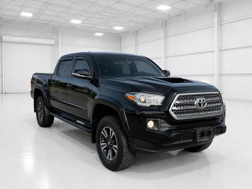 Black 2016 Toyota Tacoma SR5