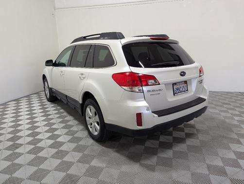 2010 Subaru Outback 2.5i Premium