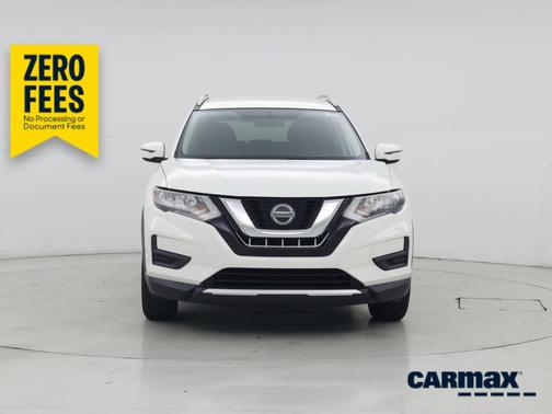 White 2018 Nissan Rogue SV