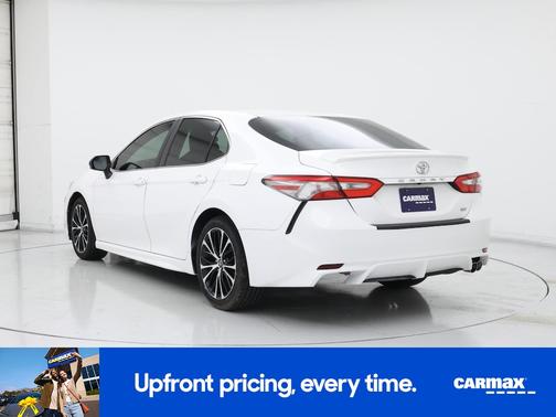 White 2018 Toyota Camry SE