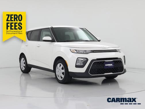 White 2022 Kia Soul LX