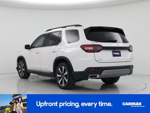 White 2023 Honda Pilot Elite