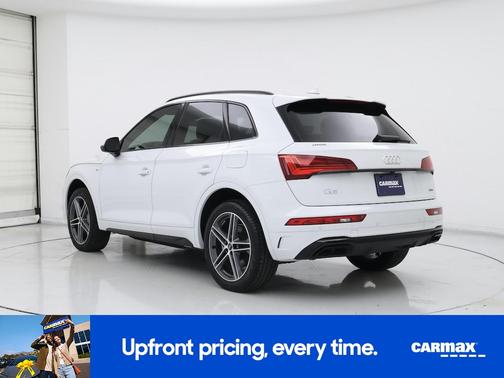 White 2023 Audi Q5 e S-Line Premium Plus