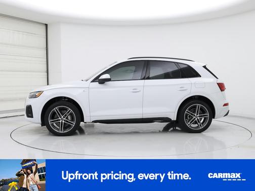 White 2023 Audi Q5 e S-Line Premium Plus