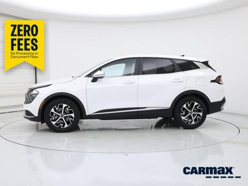 White 2023 Kia Sportage EX