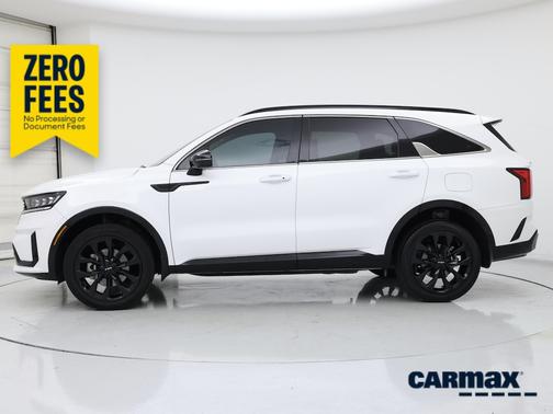 White 2022 Kia Sorento SX
