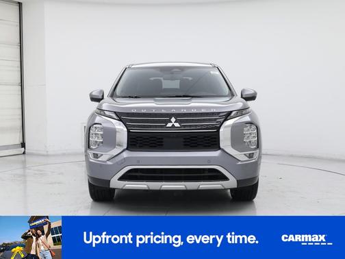 Silver 2024 Mitsubishi Outlander SE