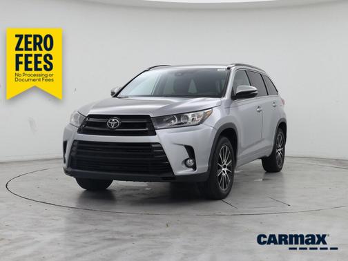 Silver 2018 Toyota Highlander SE