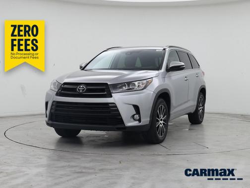 Silver 2018 Toyota Highlander SE