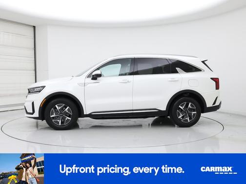 White 2023 Kia Sorento Hybrid EX