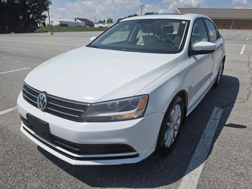 White 2015 Volkswagen Jetta Auto SE w/Connectivity