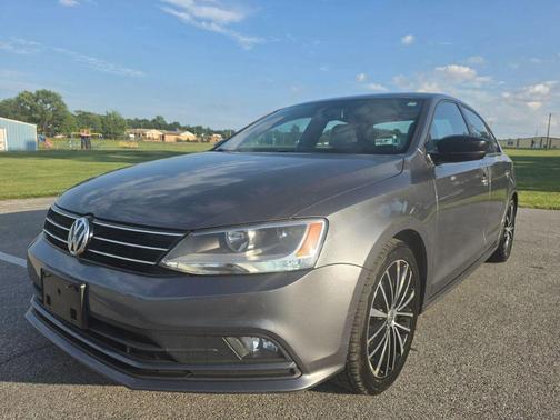 Gray 2015 Volkswagen Jetta 1.8T Sport