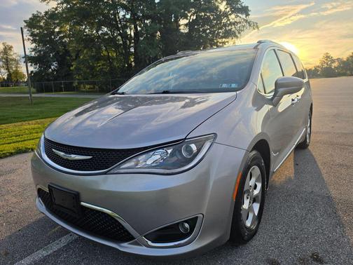 Gray 2017 Chrysler Pacifica Touring-L