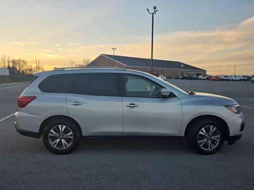 2019 Nissan Pathfinder SV