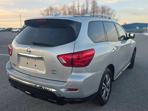 2019 Nissan Pathfinder SV